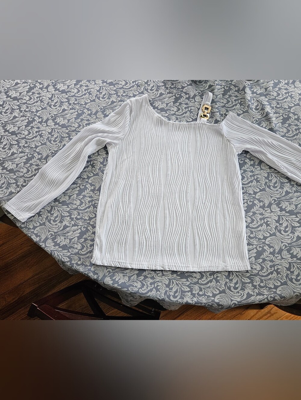 Women’s Textured Long-Sleeve Top in White